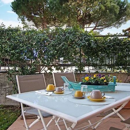Madonnina Terrace E Garden Apartment