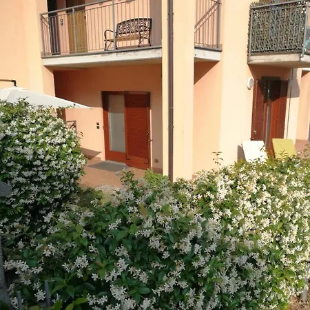 Madonnina Terrace E Garden Apartment